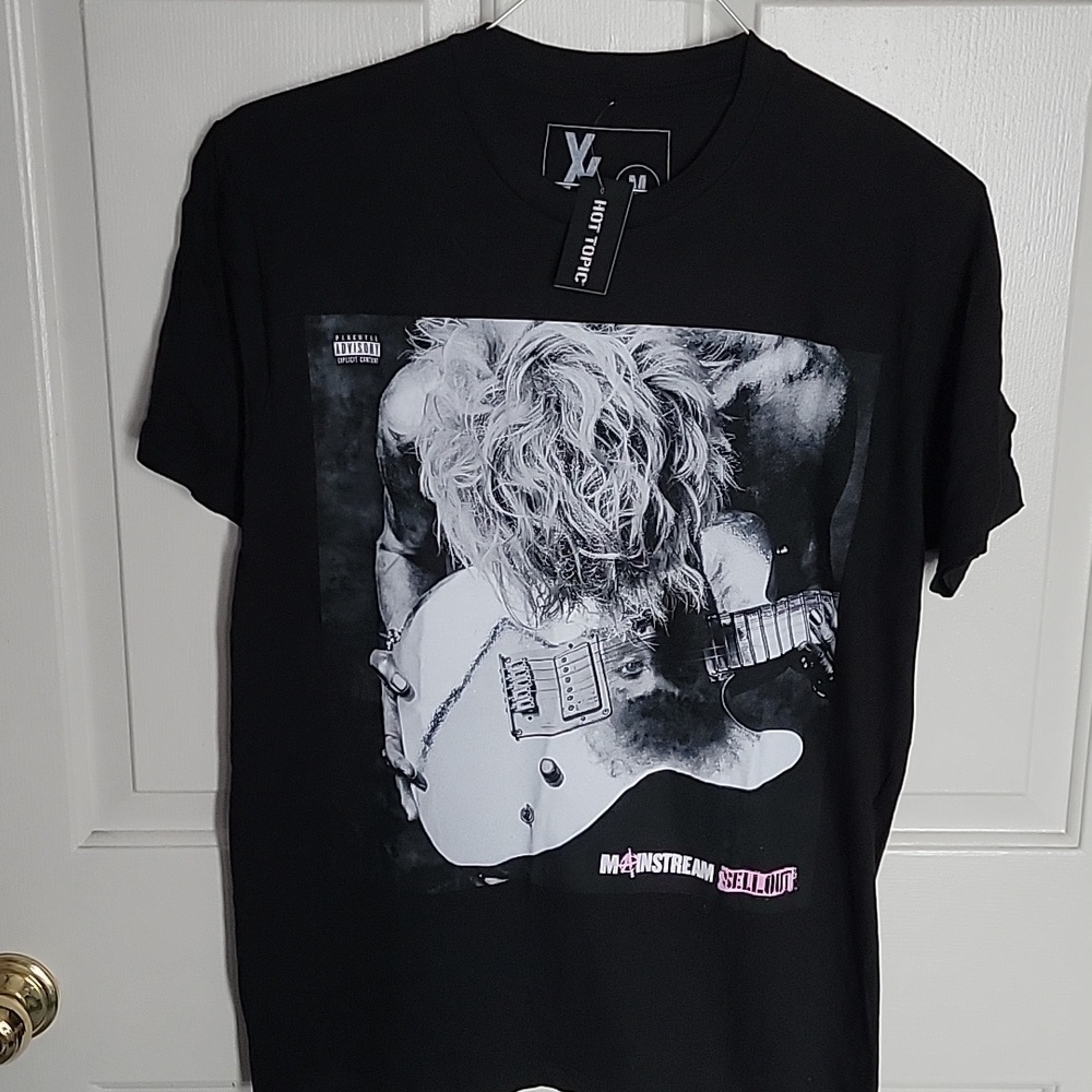 Hot Topic tshirt, women's, black, medium. Mainstream Sellout. NWT.